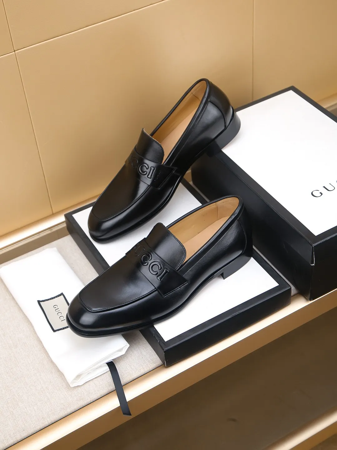 Men's men's shoes 💰460 🆘【GUCCI】Gucci ·🐂里· Hot-selling beanie shoes, top brand luxury, top quality, latest fashion beanie shoes.. The upper is made of original high mercerized smooth cow suede. (Full top layer water-dyed 🐂 leather and lining). The original stylish and stylish soft rubber wear-resistant and non-slip outsole is light and comfortable on the foot, available in 2 colors! Matching code: 39-44 (customized at 38.45.46.47)